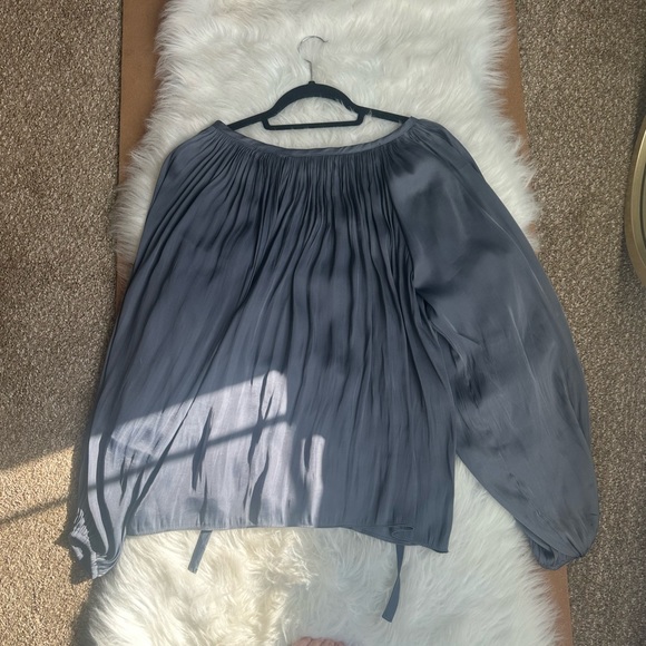 Silk grey blouse size small - Picture 3 of 6